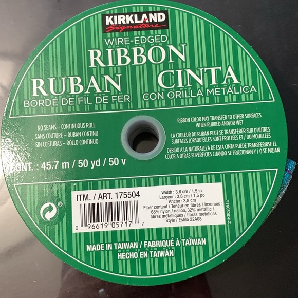 Metallic 1.5” wide wired ribbon - Picture 3 of 3